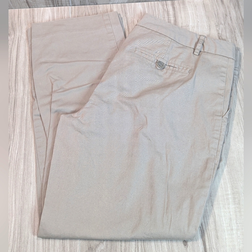 Daisy Fuentes Crop Khaki Pants Size 8